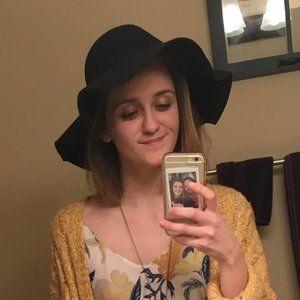 ✨ Black Floppy Hat